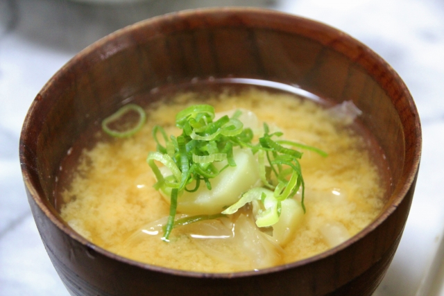 【みそ汁はダイエット中に飲むべき】